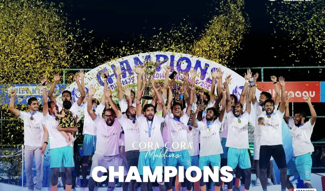 ކޯރާ ކޯރާ މޯލްޑިވްސް މުބާރާތުގެ ޓްރޮފީއާއެކު