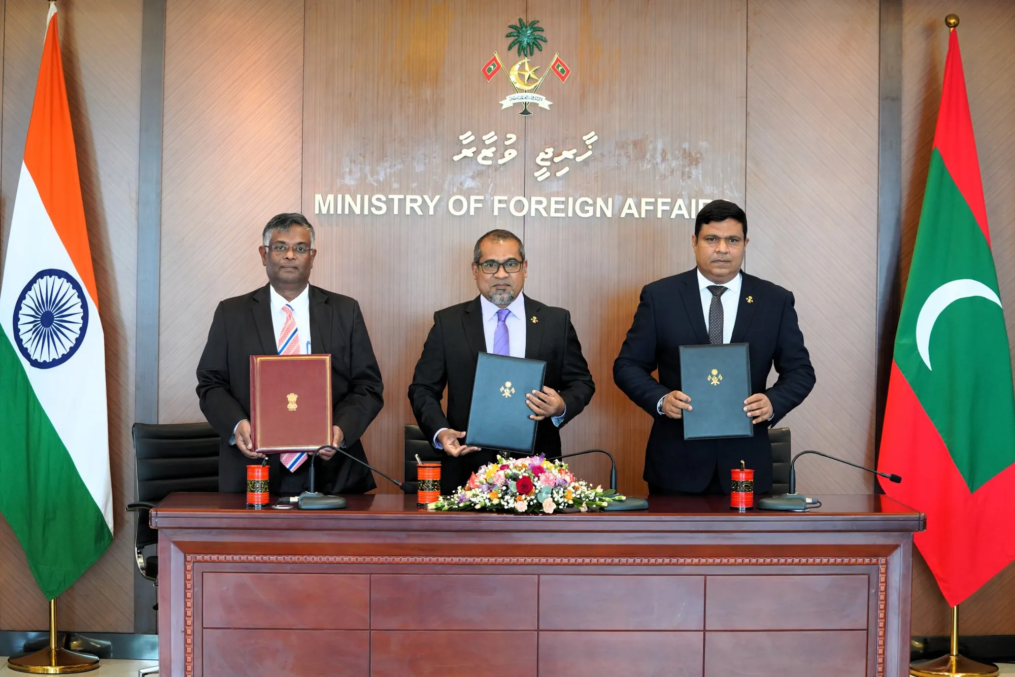 އިންޑިއާގެ ގްރާންޓް 13 މަޝްރޫއުއެއް ހިންގަނީ، އަގު 100 މިލިއަން
