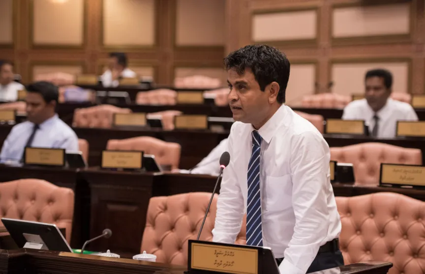 ފަތުރުވެރިކަން ދަށް ހިސާބުތަކުން 10 އަހަރަށް ޓެކްސް ކަނޑައިލަން ހުށަހެޅުމެއް