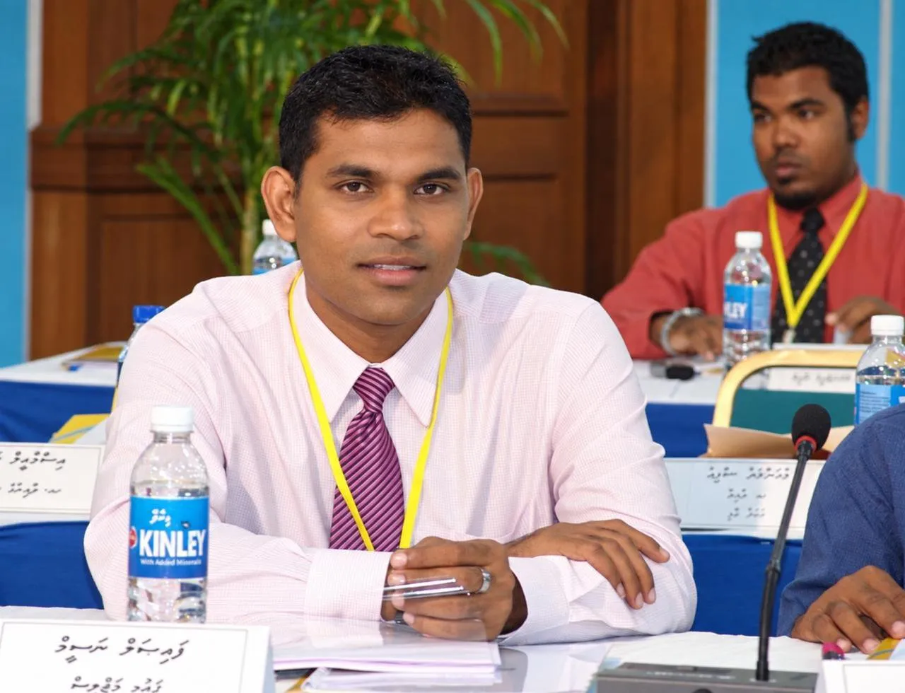 ފައިޞަލްގެ ބަޔޮގްރަފީން ސަފްހާއެއް: 2005 ގެ ސިޔާސީ ކޮޅިގަނޑުގައި ރައްޔިތުންގެ ބަހަށް އިސްކަންދެއްވި ގޮތް