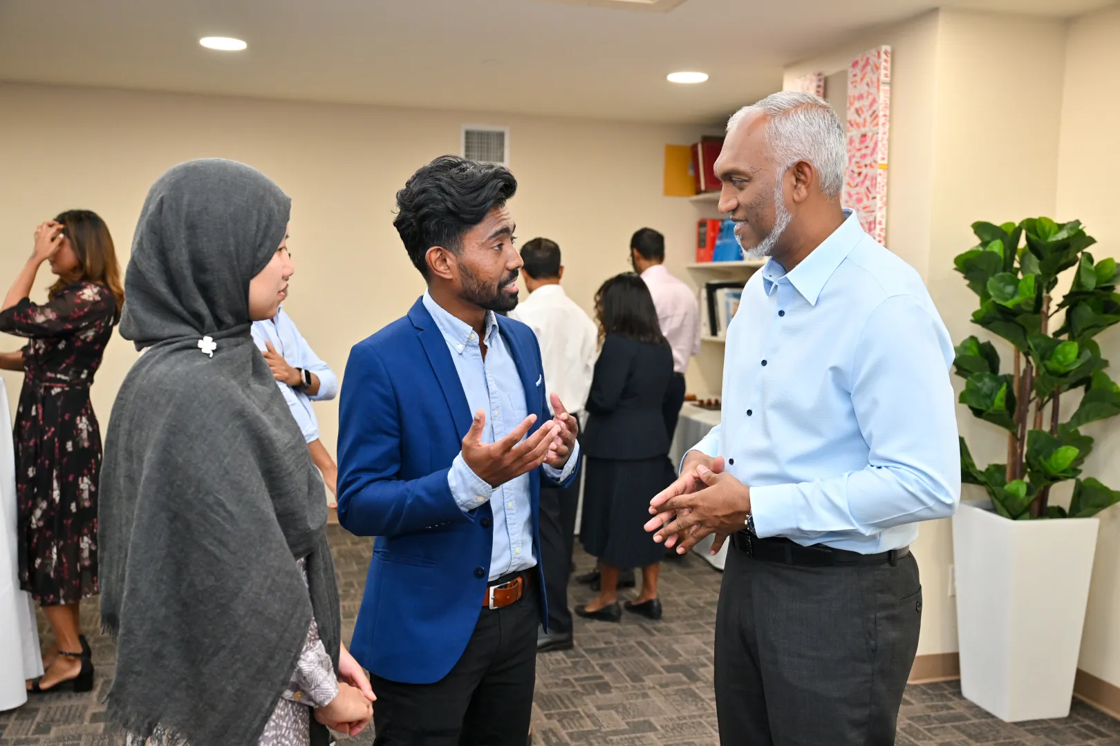 ރައީސް ޑރ.މުޢިއްޒު އެމެރިކާގައި ދިރިއުޅޭ ދިވެހިންނާއި ބައްދަލުކުރެއްވުން-- ފޮޓޯ: ރައީސް އޮފީސް