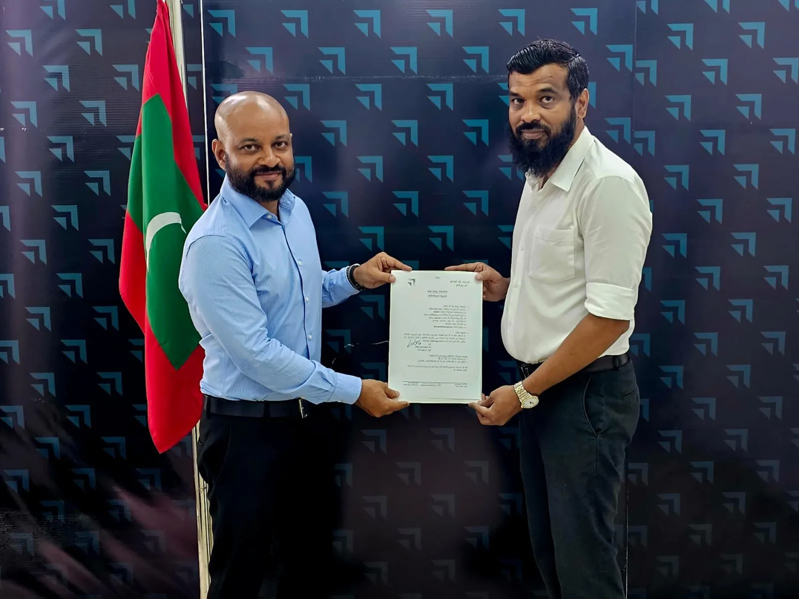 އެމްއާރްއެމްގެ ރިޔާސީ ޕްރައިމަރީގައި ވާދަކުރަން، ފާރިސް، ފޯމު ހުށަހަޅައިފި