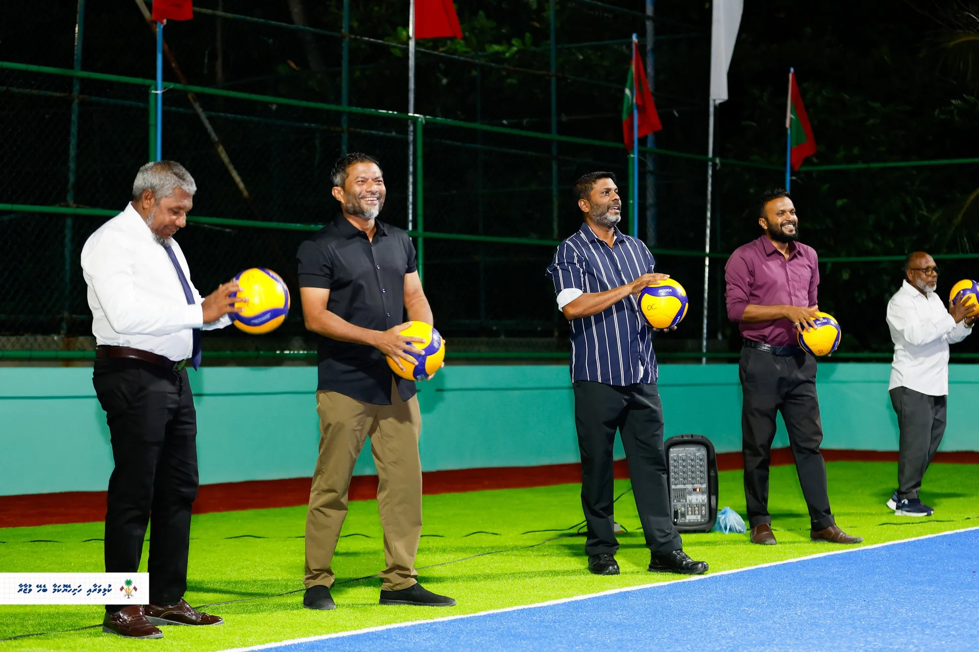 އޮޅުވެލިފުށީ އައުޓްޑޯ ވޮލީބޯޅަ ކޯޓު ރަސްމީކޮށް ހުޅުވުމުގެ ތެރެއިން-- ފޮޓޯ/ސްޕޯޓްސް މިނިސްޓްރީ