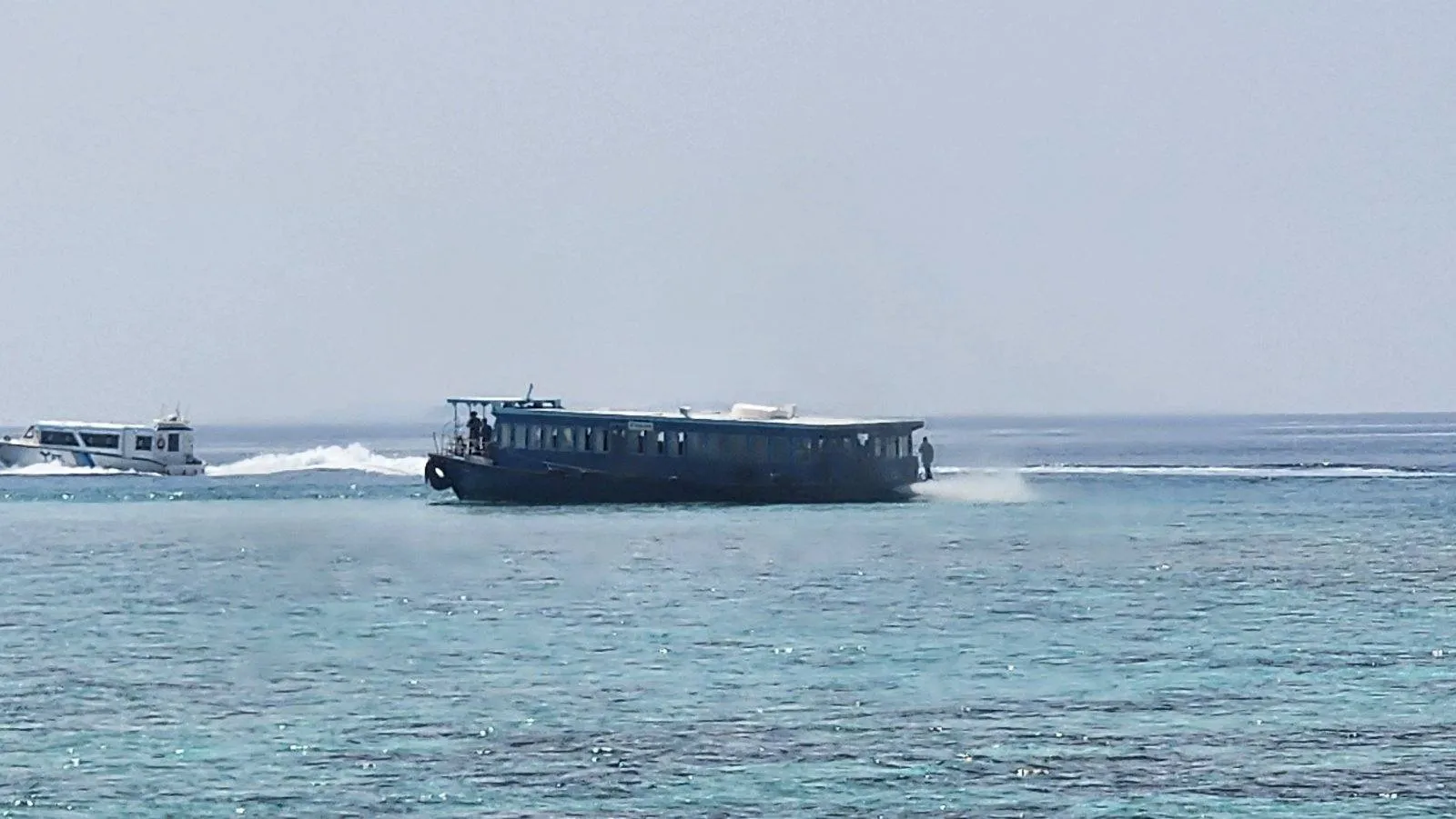 ރ އަތޮޅު ލަކުޑި ފެރީ ފަރަށް އަރައިފި