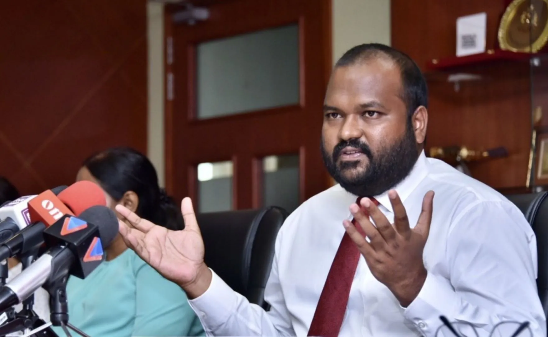 ރައީސް ޔާމީން ޖަލުގައި ހުންނެވުމަކީ ޤައުމަށް އެންމެ ރަނގަޅު ގޮތެއް ނޫން: އަލީ ވަހީދު