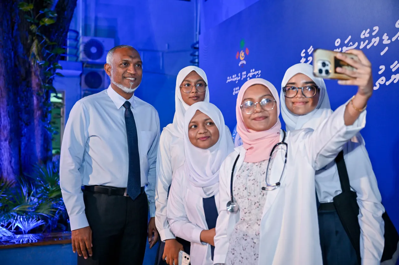 ރައީސުލްޖުމްހޫރިއްޔާ ޑޮކްޓަރ މުޙައްމަދު މުޢިއްޒު، ސެންޓަރ ފޮރ ހަޔަރ ސެކަންޑަރީ އެޑިއުކޭޝަން – މާލެ، ހުޅުވައިދެއްވުން: ފޮޓޯ/ ރައީސް އޮފީސް