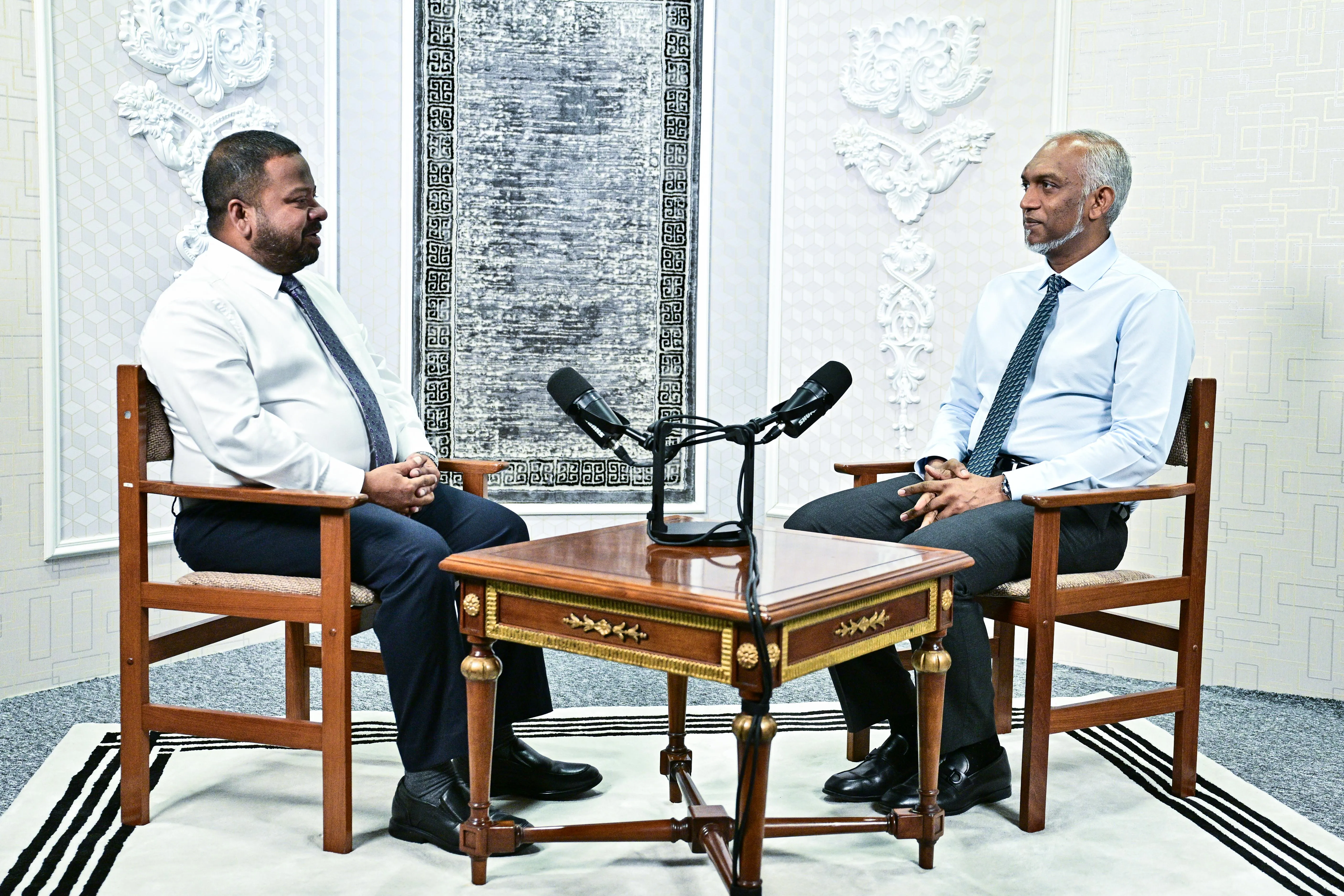 މުންދުގެ ކުންފުންޏަށް އިނގިރޭސި ލިޔުންތައް ލިޔުމަށް ބައިމިލިއަން ރުފިޔާ ދިން މައްސަލަ ބަލަން ހުށައަޅައިފި 