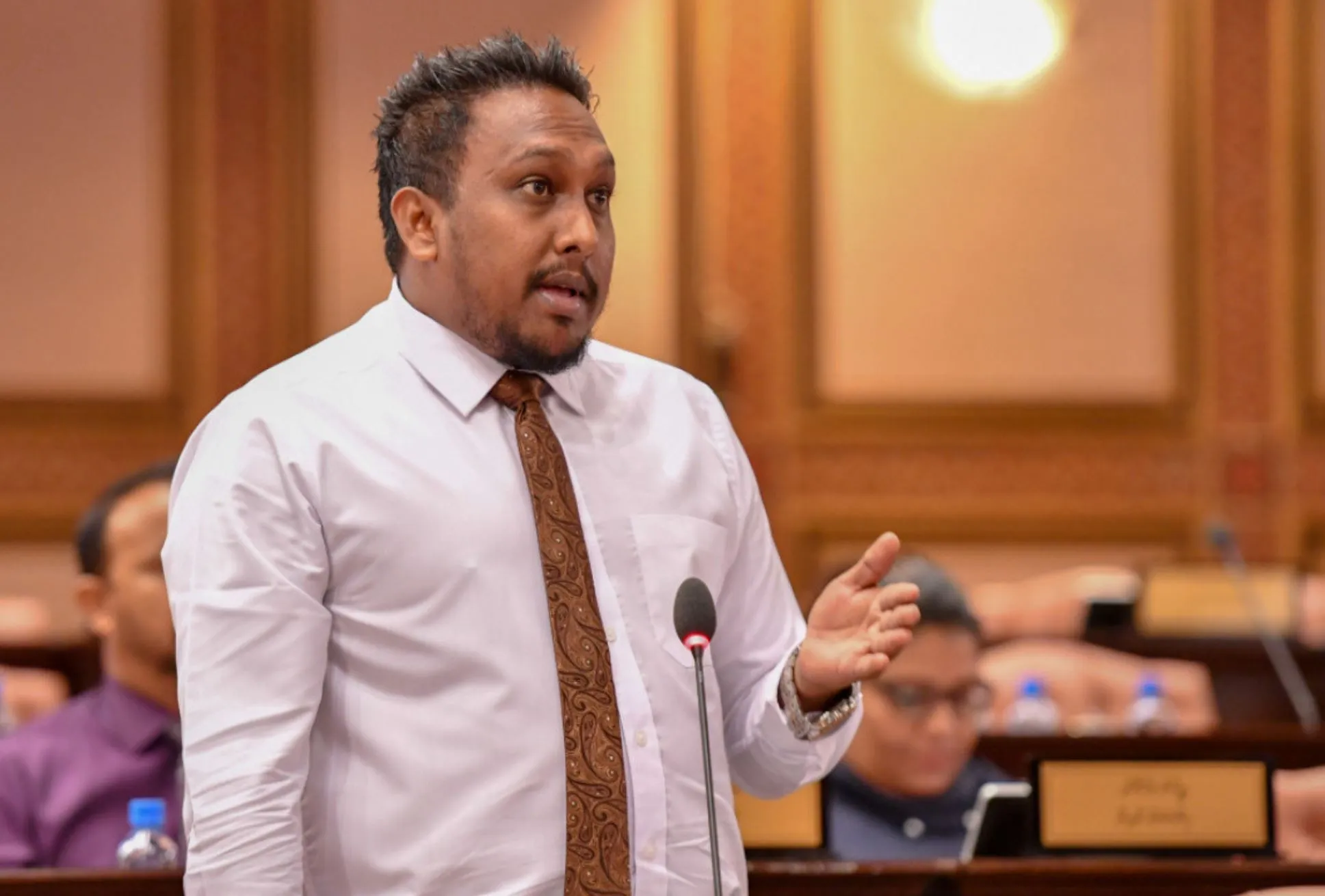 މެމްބަރު ނަޝީދު ގެ ތާއީދު ނޮޅިވަރަމް ދާއިރާގެ ޕީއެންސީގެ ކެނޑިޑޭޓް އަޝްރަފް އަށް