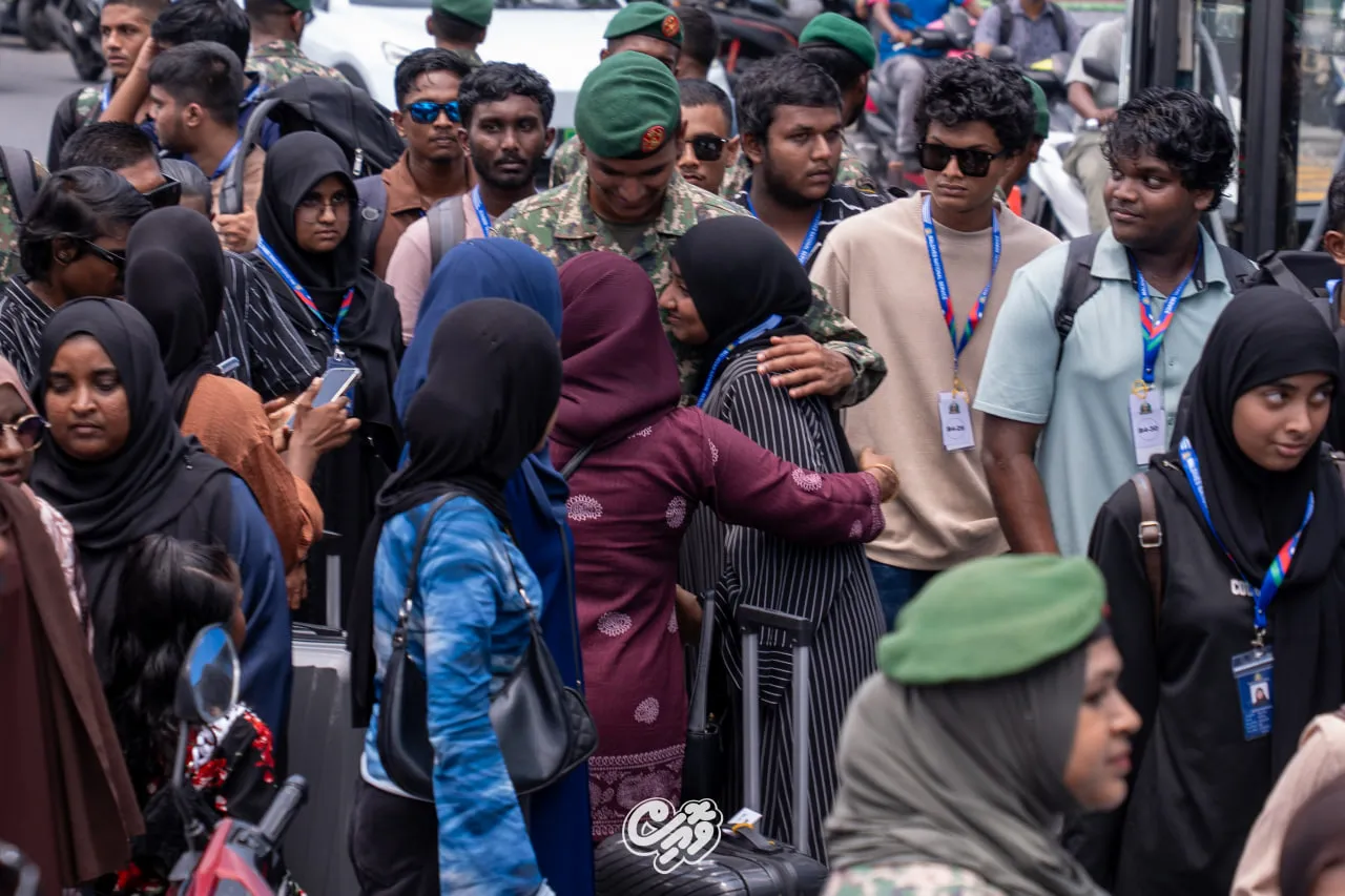 ދިވެހި ވަޠަނީ ޚިދުމަތުގެ 4 ވަނަ ބެޗްގެ ދަރިވަރުން، އަސާސީ ތަމްރީންތަކަށް ފުރުން