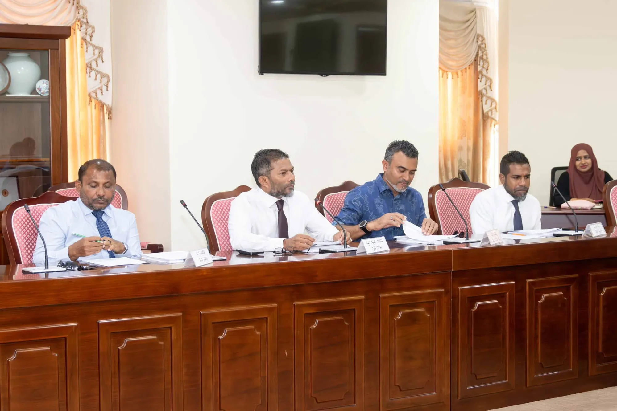 އެކްސިޑެންޓުތައް އިތުރުވާތީ ޓްރެފިކް ޕޮލިހުން މަޖިލީހަށް ހާޒިރުކުރަނީ