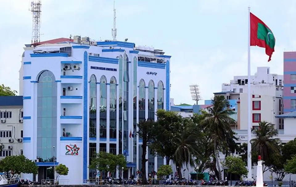 ބިދޭސީންތަކެއް މާރާމާރީ ހިންގައި ދެ މީހަކު ޒަޚަމްކޮށްލައިފި