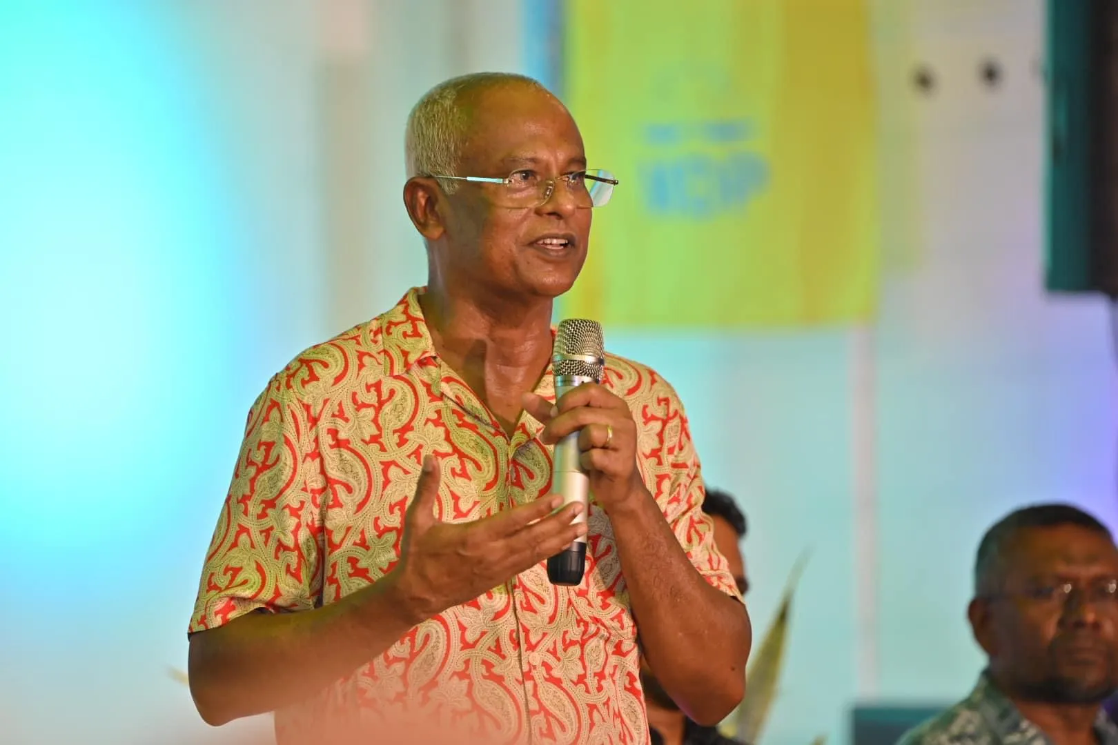 ރޭގެ ކެންޕެއިން ޖަލްސާގައި ރައީސް ޞާލިހް ވާހަކަ ދައްކަވަނީ- ފޮޓޯ/ އެމްޑީޕީ
