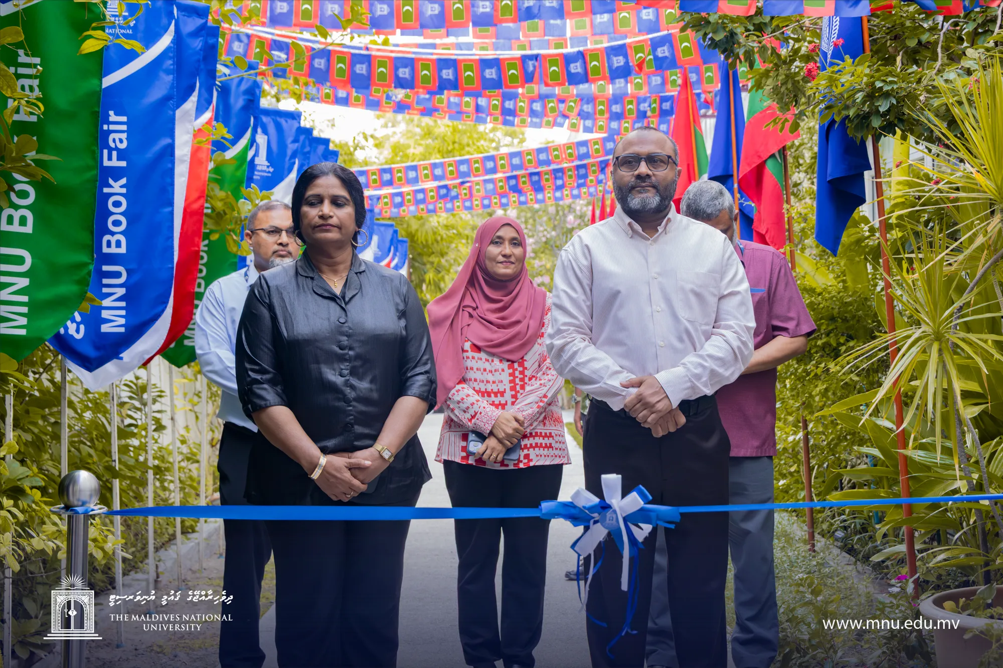 އެމްއެންޔޫ ފޮތް މައުރަޒު 3000 އަށް ވުރެ ގިނަ ތަކެއްޗާއެކު ހުޅުވައިފި