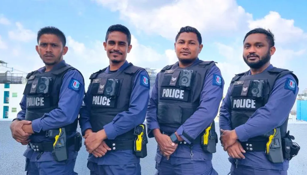 ދިވެހި ފުލުހުން  -