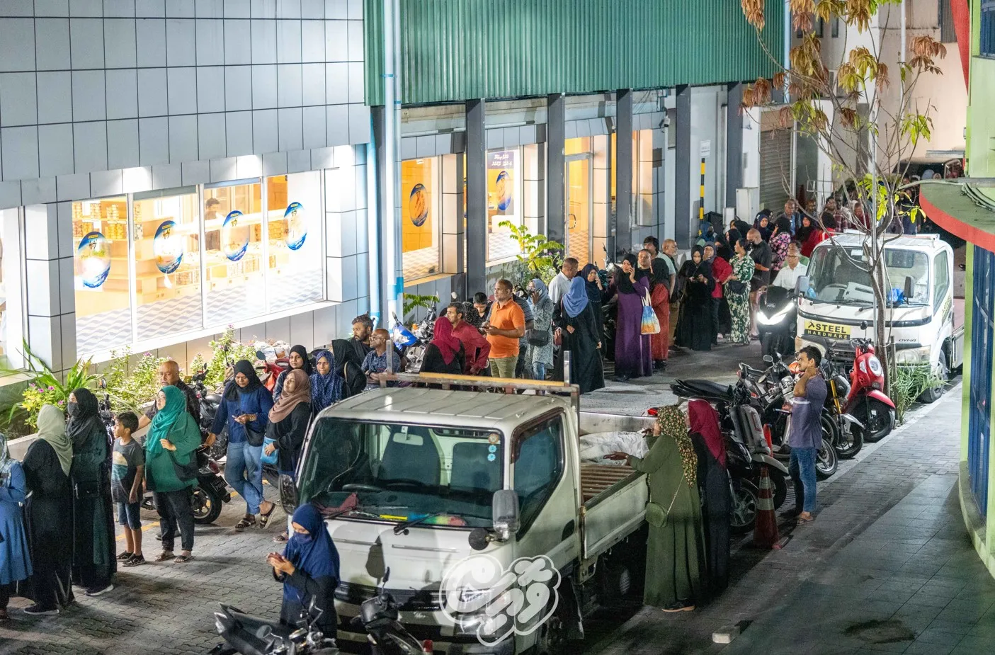 ރޯދަ ހަދިޔާގެ ގޮތުގައި ސަރުކާރުން ދޫކުރާ މަސްދަޅު ބަލާގޮސްތިބި ބަޔަކު ކިއޫގައި..
