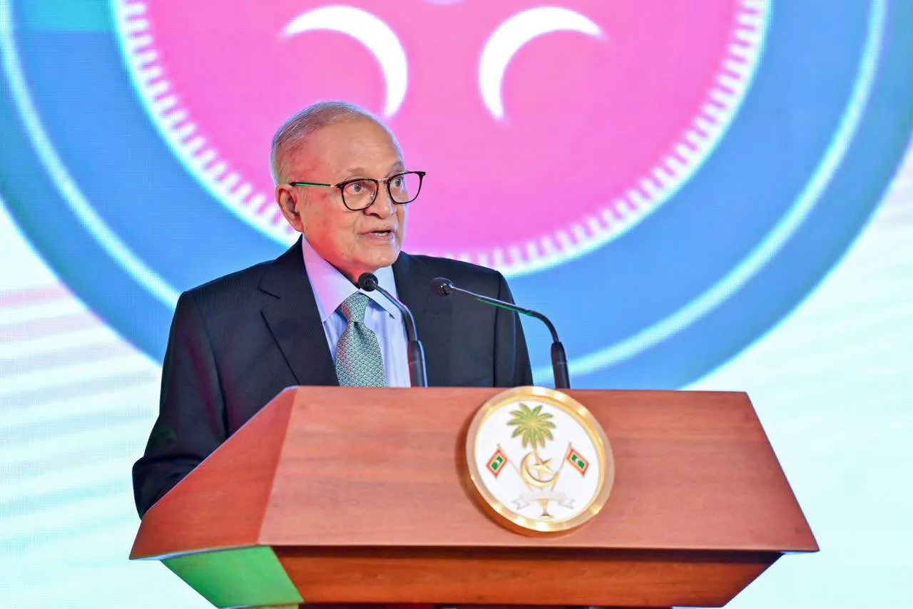 ބަޝާރުލްއަސަދު ގައުމު ދޫކޮށް ދާން ޖެހުމުން، ރައީސް މައުމޫން ހިތާމަފާޅުކުރައްވައިފި!