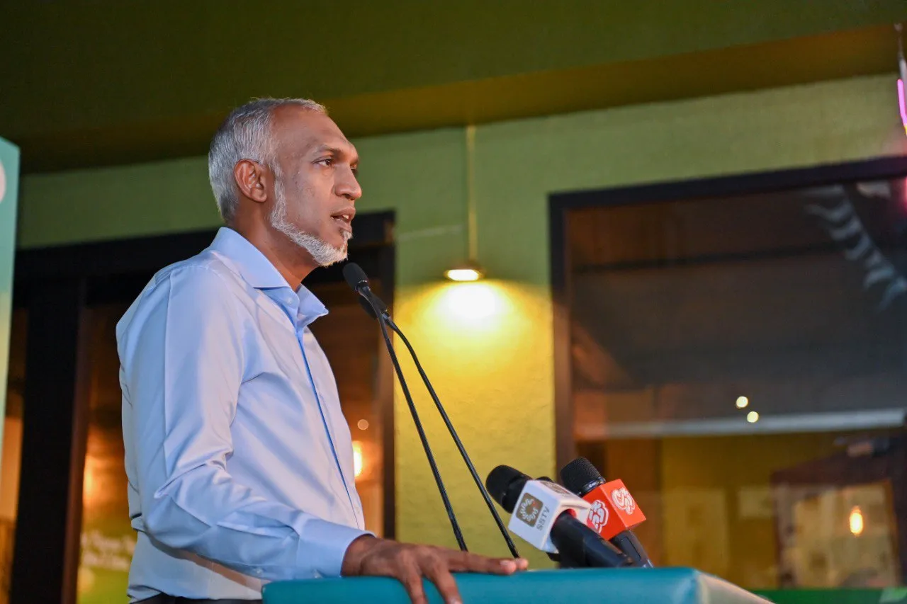 ރައީސް ޑރ.މުޙައްމަދު މުޢިއްޒު ޖަލްސާއެއްގައި ވާހަކަފުޅު ދައްކަވަނީ -- ފޮޓޯ: ވޮއިސް