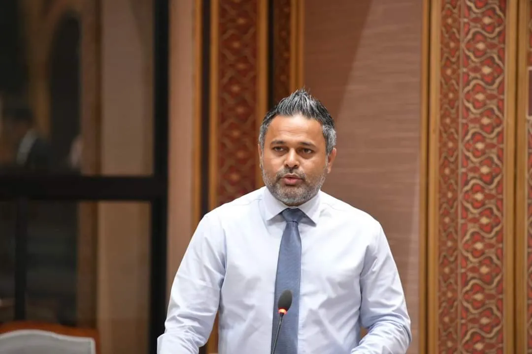 ވަޒީރު އަހުމަދު ޝިޔާމް މެންބަރުންގެ ސުވާލުތަކަށް ޖަވާބު ދެއްވަނީ-- ފޮޓޯ/މަޖިލިސް
