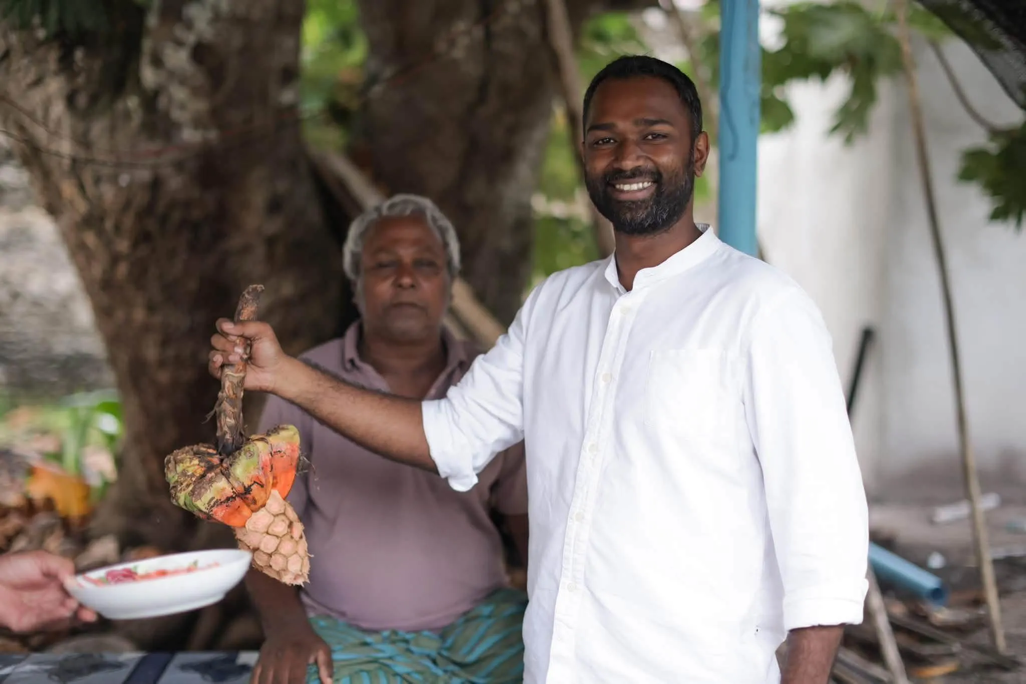 ކަށިކެޔޮ ގަނޑަކާއިއެކު މީކާއީލް ފޮޓޯ ނެގުމުން ރައީސް ނަޝީދުގެ ސަޕޯޓަރުން ހިތްހަމަނުޖެހިއްޖެ