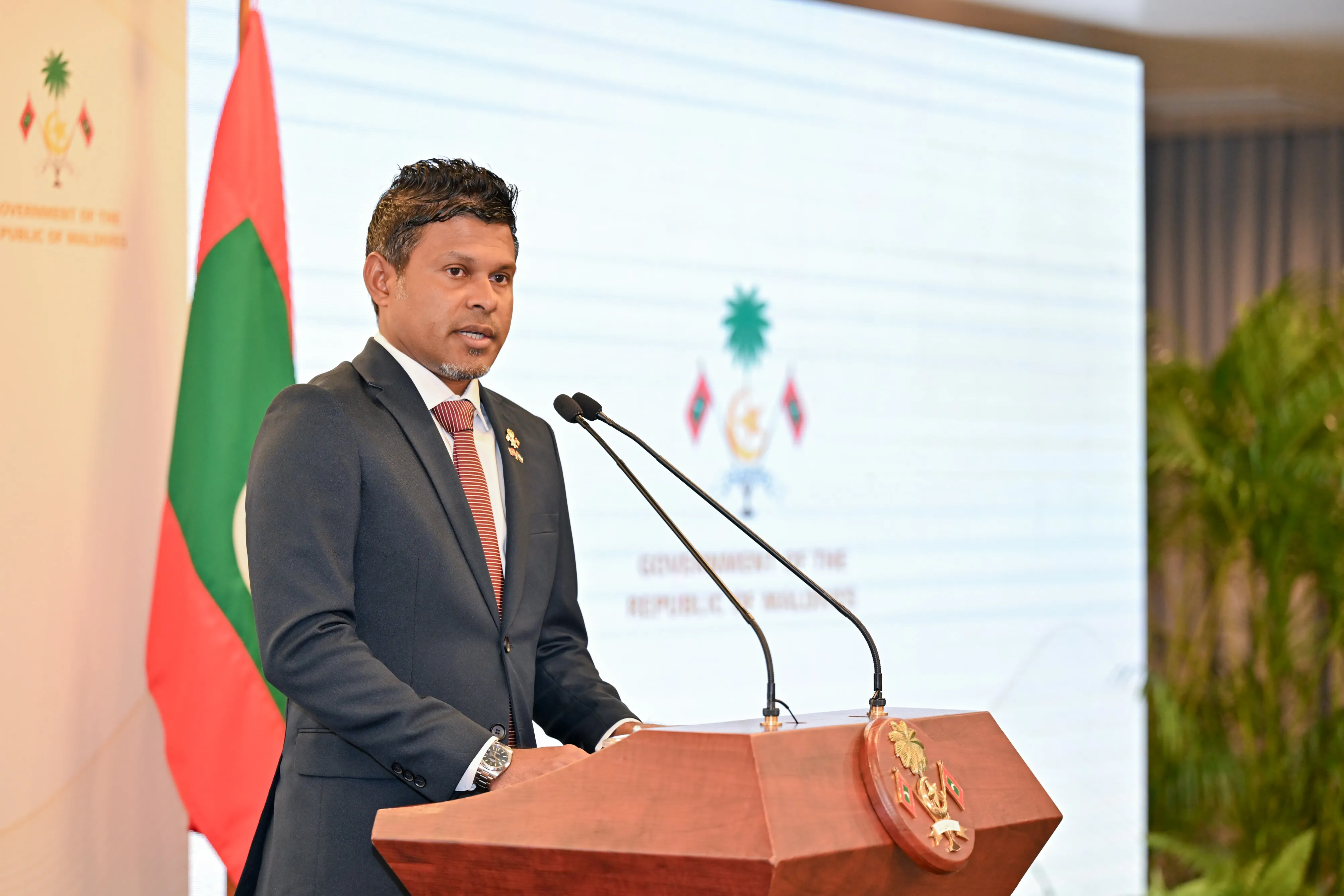 ދައުލަތާއި ސަރުކާރުގެ އިދާރާތަކުގެ އިންސާނީ ވަޞީލަތް ތަރައްޤީކުރުމަށް ރައީސުލްޖުމްހޫރިއްޔާ ވަރަށްބޮޑު އިސްކަމެއް ދެއްވާ: ނައިބު ރައީސް