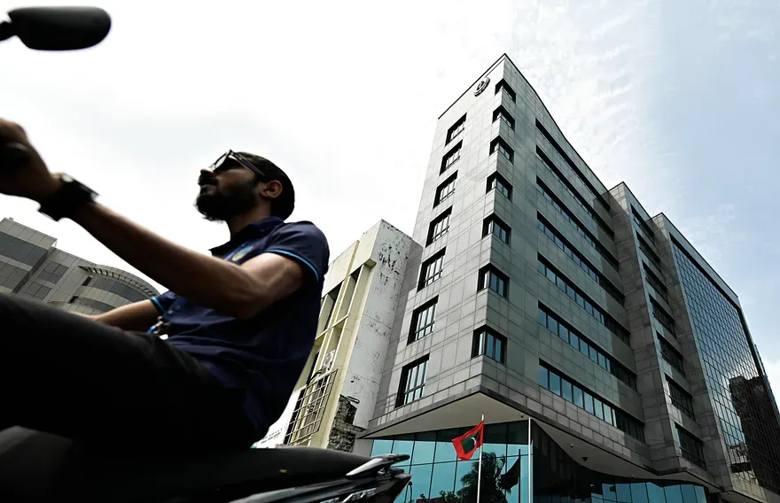 އަމިއްލަ ހަރަދުގައި ބޭސްފަރުވާއަށް ދާ މީހުންނަށް ޑޮލަރު ވިއްކާ ގައުމުތައް ލިމިޓުކޮށްފި