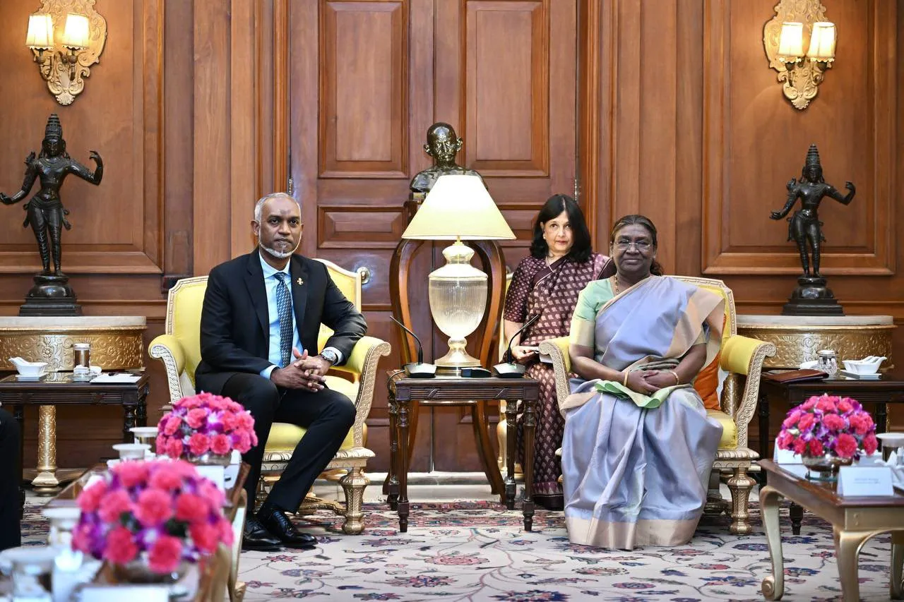ރައީސް މުޢިއްޒު އިންޑިއާގެ ރައީސާއާ ބައްދަލުކުރެއްވުން --- ފޮޓޯ: ރައީސް އޮފީސް