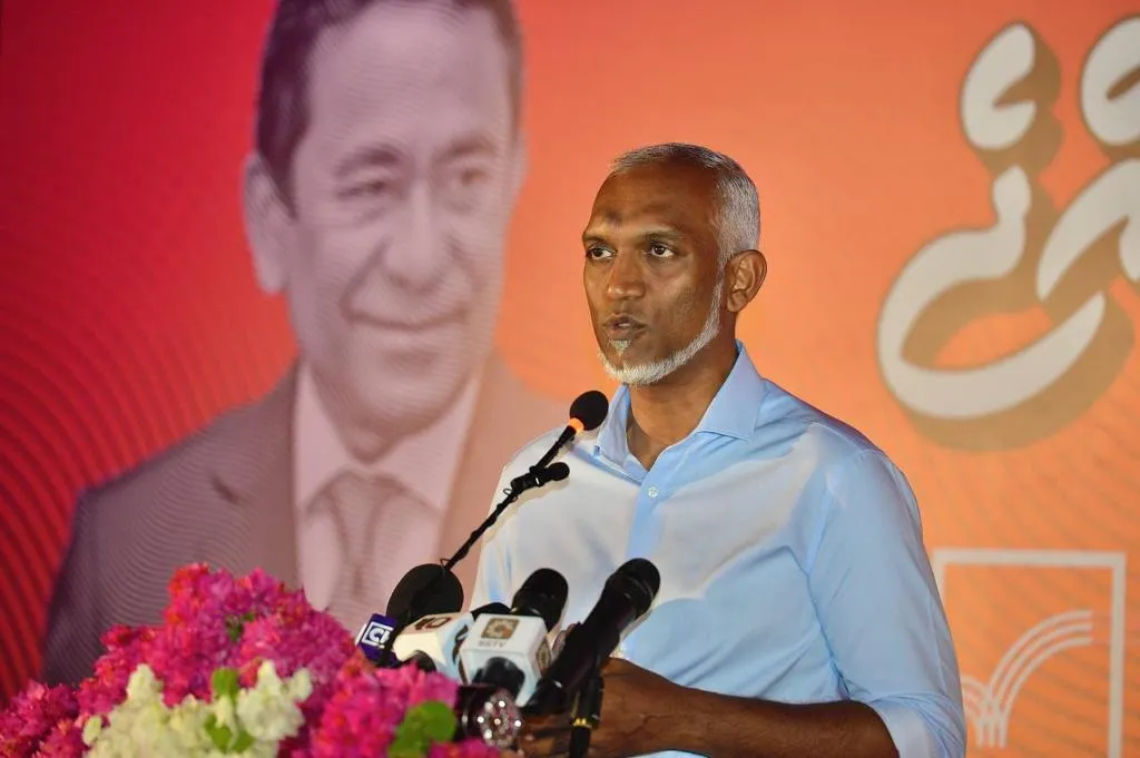 ބޮޑު ޗުއްޓީ މައްސަލައިގައި މުޢިއްޒުގެ ހައްލު: އަހަރުގެ މެދުތެރެއިންވެސް އެއް މަހުގެ ޗުއްޓީއެއް ދިނުން!