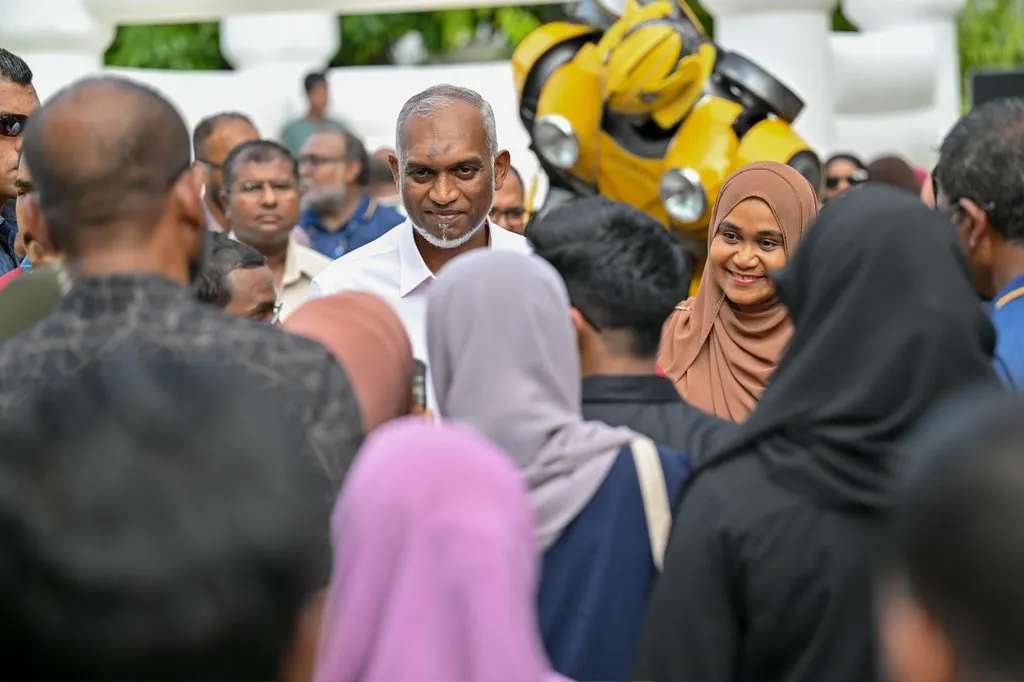 ޢީދު ހަވީރުގައި ރައީސްގެ ދެކަނބަލުން ބައިވެރިވެވަޑައިގަންނަވަނީ: ފޮޓޯ/ ރައީސް އޮފީސް