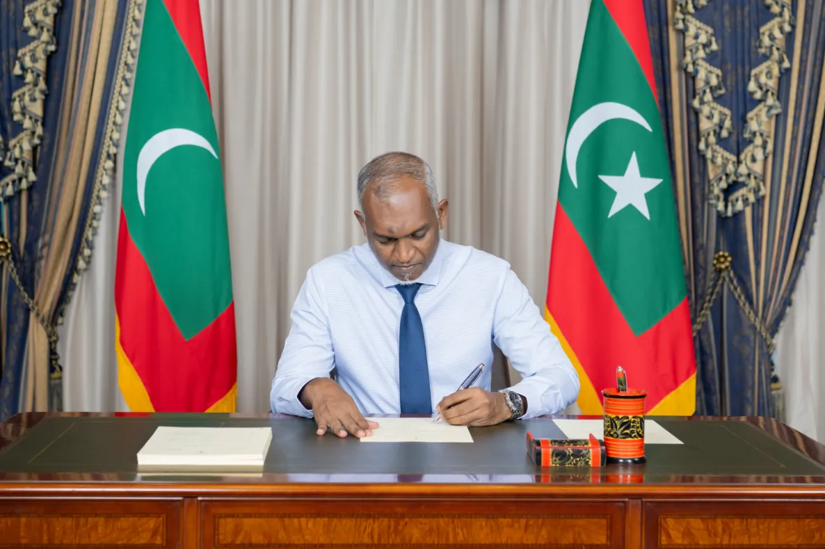 ރައީސް މުޢިއްޒު: ފޮޓޯ/ ރައީސް އޮފީސް