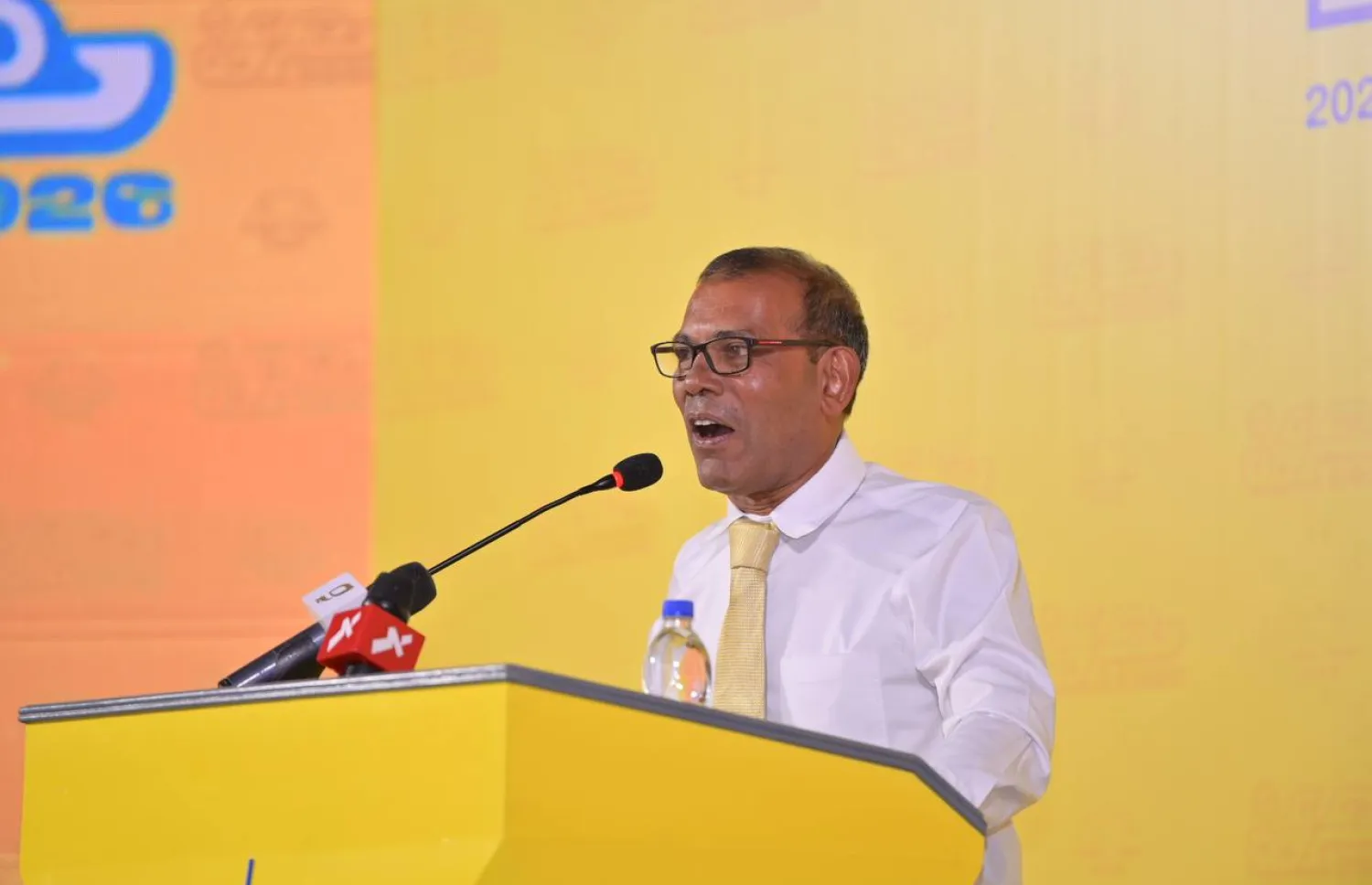 ސޯބެގެ ކެމްޕެއިން ނިންމުމަށް އެމްޑީޕީން ރޭ ބޭއްވި ޖަލްސާގައި ކުރީގެ ރައީސް ނަޝީދު ވާހަކަފުޅުދައްކަވަނީ.-- ފޮޓޯ: އެމްޑީޕީ