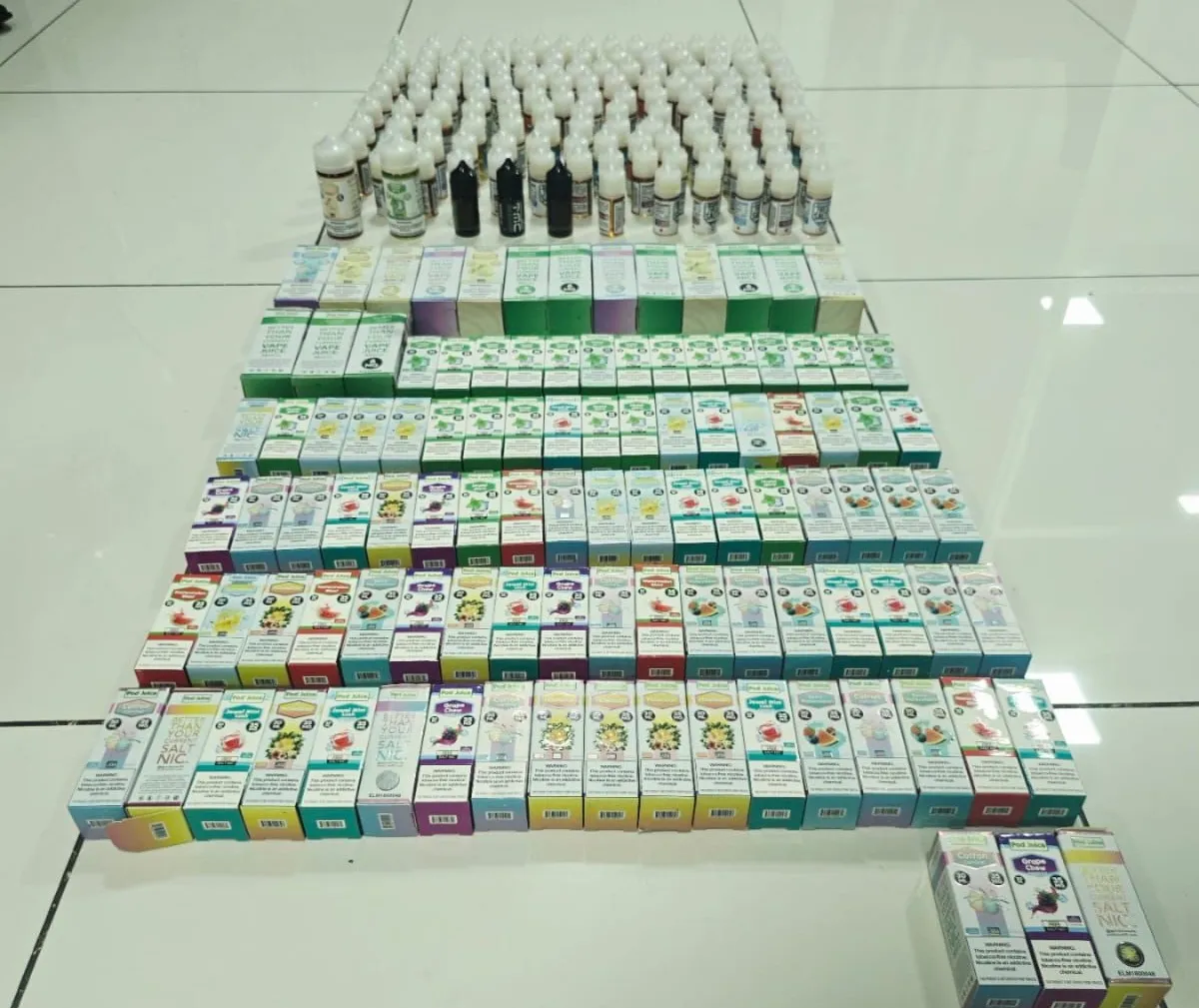 ފުލުހުން ހޯދި ވޭޕްތައް... ފޮޓޯ: ފުލުހުން