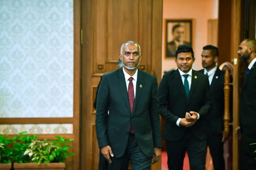 54 މެންބަރުންގެ ވޯޓުން ރައީސް އަޒުލު ކުރެވޭ ގޮތް ހަދަނީ؛ އެމްޑީޕީ 55 މެންބަރުން އެބަތިބި!