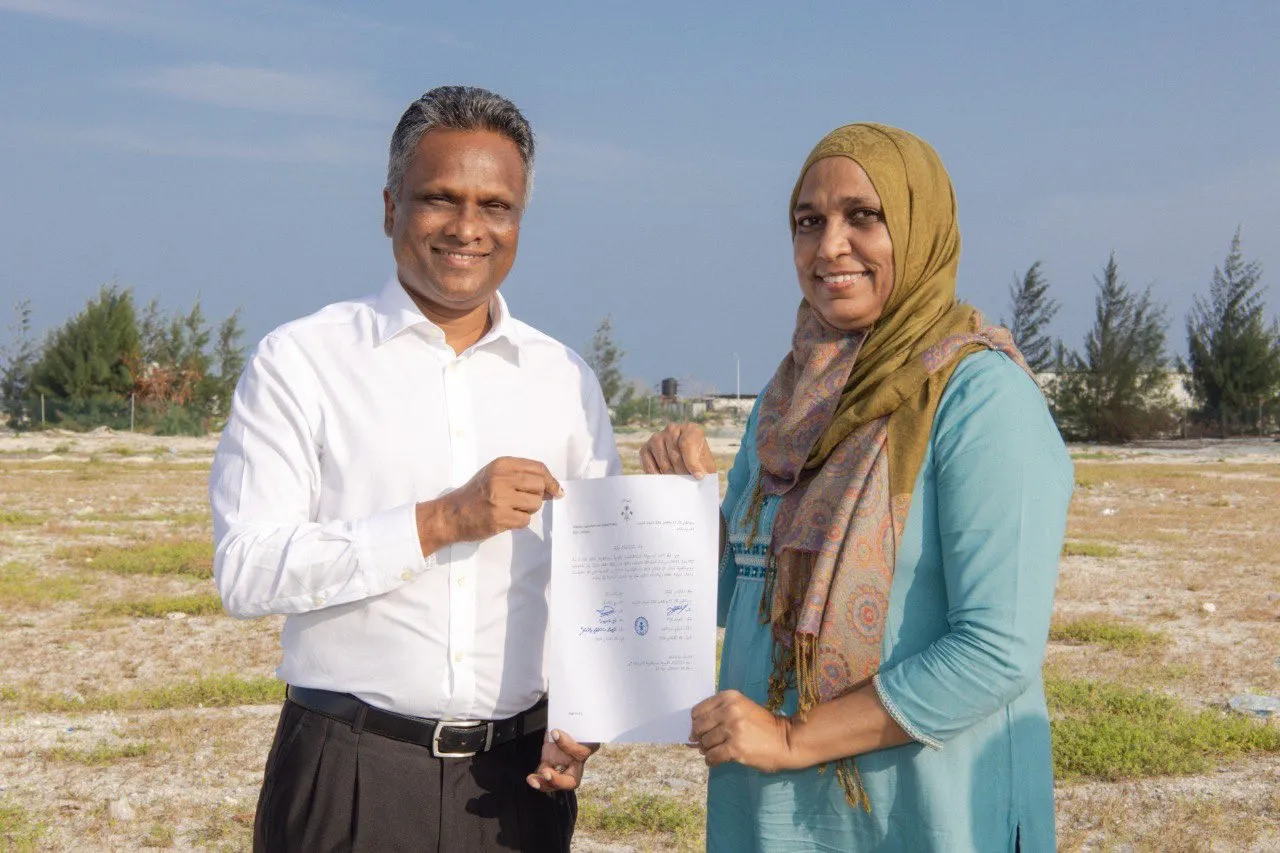 ކެޓް ޝެލްޓަތ އަޅަން ބިން ހަވާލު ކުރުން-- ފޮޓޯ/ މާލެސިޓީ ކައުންސިލް