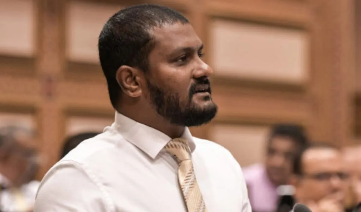 ރައީސް ޔާމީންގެ އަތް ކަނޑައި އިތުރު 100 އަހަރަށް ޖަލަށް ލާންޖެހޭ: ޝިފާއު