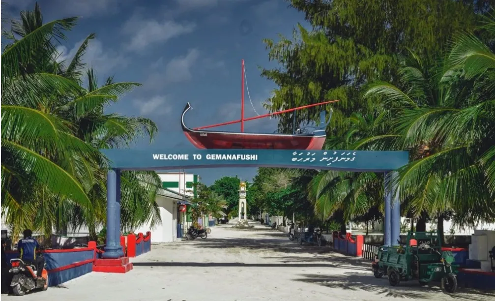 މަސް ހިފަން މޫދަށް ފޭބި މީހެއްގައިގައި ލޯޗަކުން ޖެހިގެން ނިޔާވެއްޖެ!