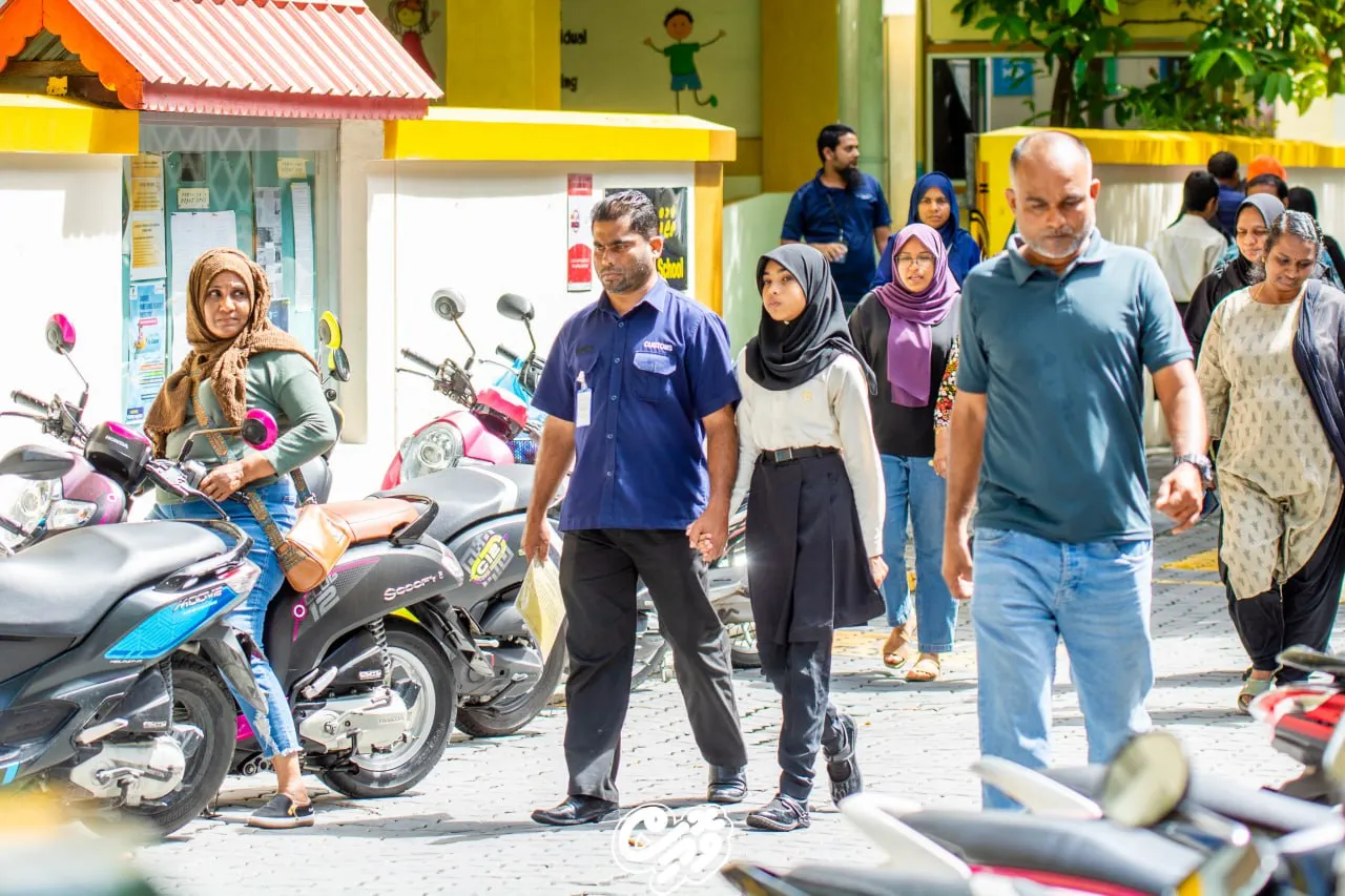ސްކޫލްއަށް ކުދިން ގެންދިޔުން---ފޮޓޯ: ވޮއިސް