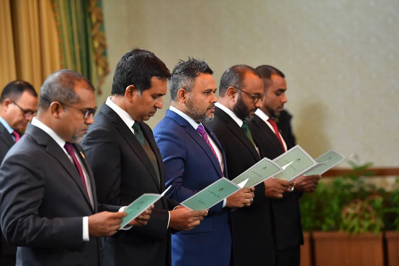 ކެބިނެޓްގެ ވަޒީރުންގެ ނަންތައް ދިރާސާކުރަން ކޮމިޓީއަށް ފޮނުއްވައިފި!
