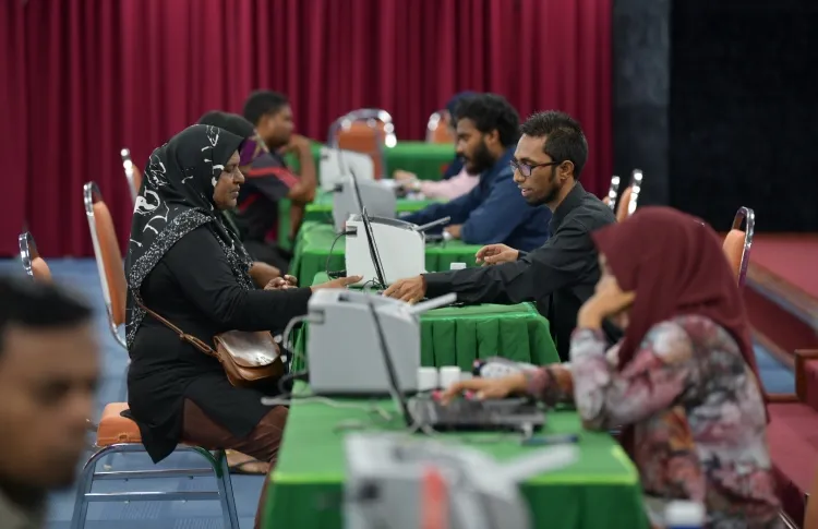 ފިތުރު ޒަކާތް ނެގުމުގެ ތެރެއިން-- ފޮޓޯ: އެޑިޝަން އެމްވީ