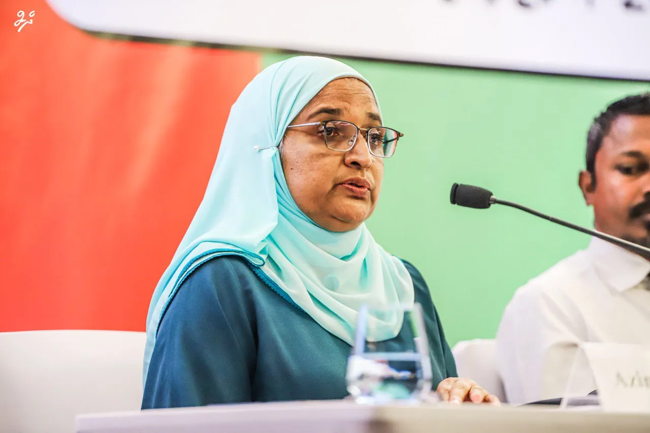 ބައިނަލްއަގްވާމީ ޤާނޫނުތައް ބަންޑާރަ ނައިބަށް އެނގިވަޑައިނުގަންނަވާތީ ހިތާމަކުރަން: އާޒިމާ