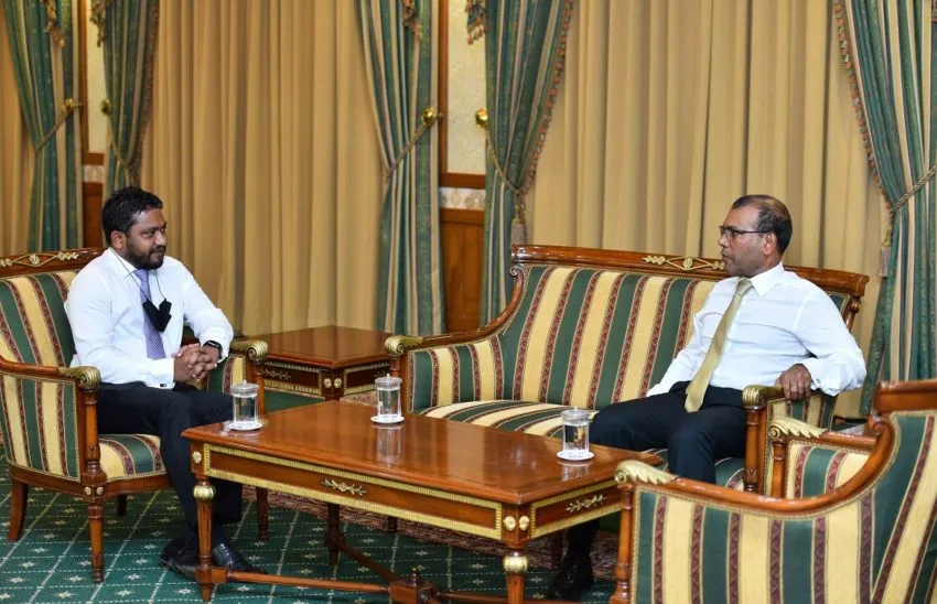 އަލީ ޒާހިރު، ނަޝީދަށް: ޒުވާންކަން ދައްކަން، ރައީސް ޞާލިހު، އިސްތަށިފުޅުގަ ކުލައެއް ނުޖައްސަވާނެ