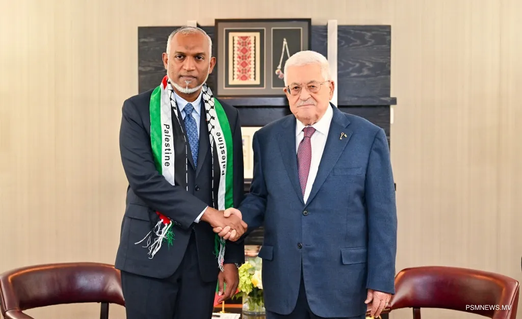 އދ.ގެ މިދިޔަ އަހަރުގެ ޢާންމު ޖަލްސާގެ ހަވާސާގެ ތެރެއިން ރައީސް މުޢިއްޒު، ފަލަސްތީނުގެ ރައީސް އާ ބައްދަލުކުރައްވަނީ -- ފޮޓޯ: ރައީސް އޮފީސް