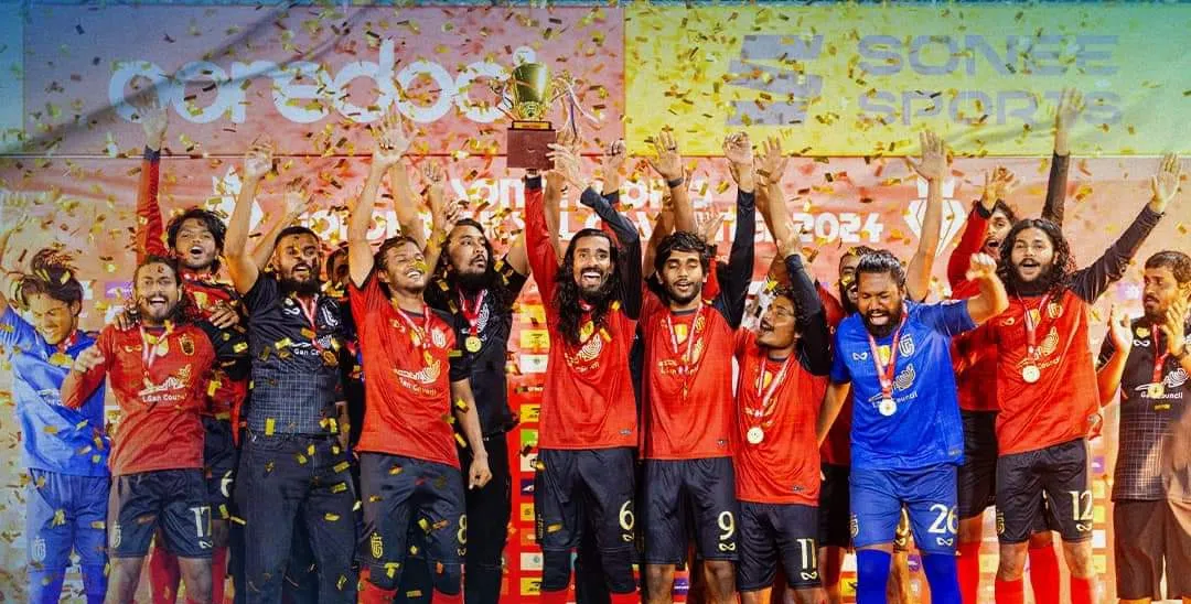 ގަމުގެ ކުޅުންތެރިން މުބާރާތުގެ ޓްރޮފީ އާއެކު އުފާފާޅުކުރަނީ.. ފޮޓޯ: ސިޑިބަރި