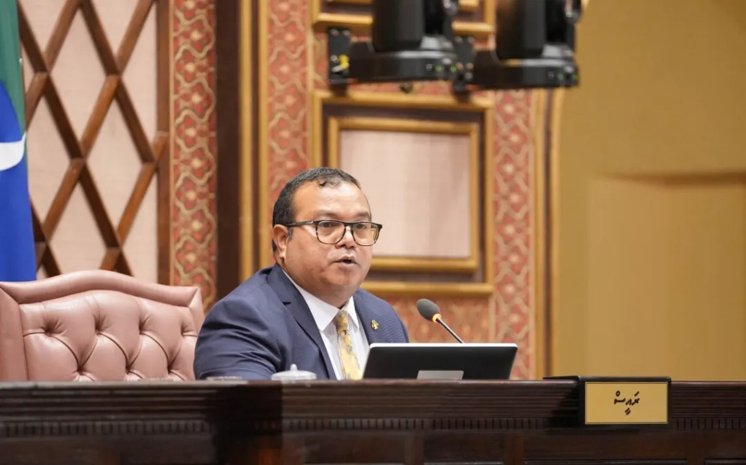 މަޖިލީހުގެ ރައީސާއި ނާއިބު ނެތް ހާލަތުގައި ރިޔާސަތަށް އެރުވޭ މީހުންގެ ލިސްޓު އެކުލަވާލައިފި!