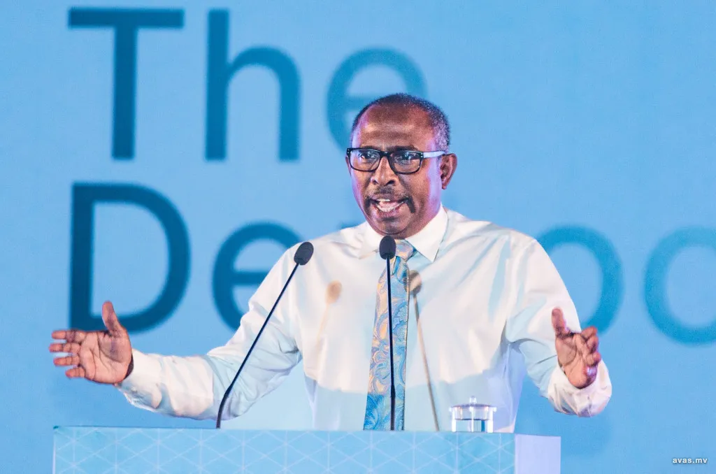 އާރަށުގައި ބައްދަލުކޮށް ފައްޔާޒު ޗެއާޕާސަންކަމުން ވަކިކުރުމަށް ދަނީ މަޝްވަރާކުރަމުން: އާޒިމް