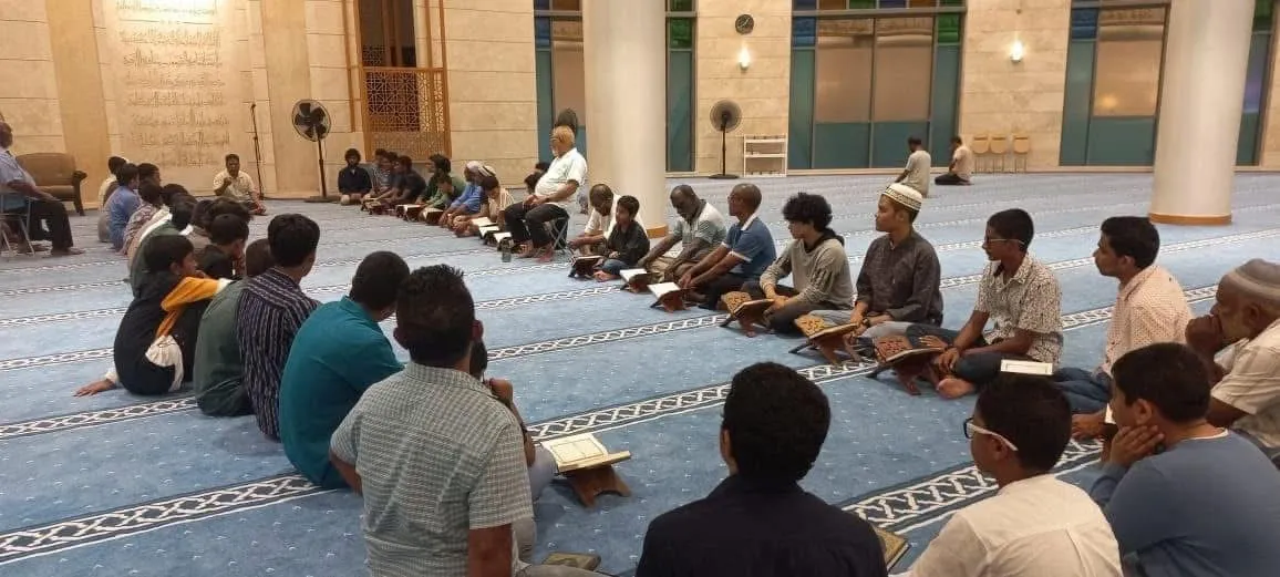 މިސްކިތުގައި ހިންގާ ޤުރުޢާން ކުލާހެއްގެ ތެރެއިން: ފޮޓޯ/ އިސްލާމިކް މިނިސްޓްރީ