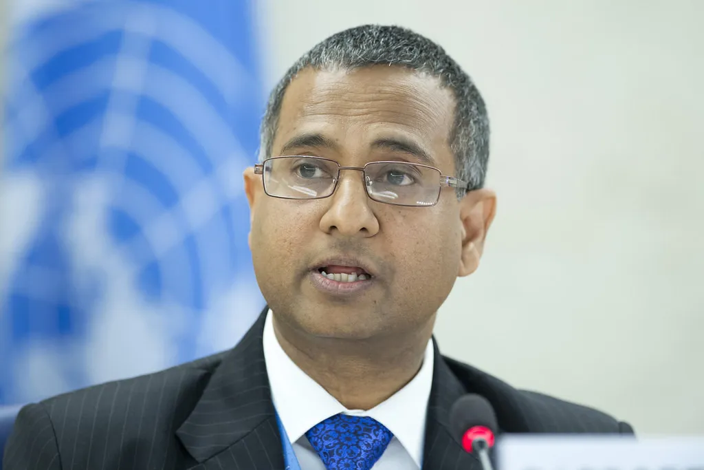 ފޯޅަވައްސާއި ގުޅޭ ނިންމުންތައް އާންމު ކުރުމަށް ޑރ ޝަހީދު ގޮވާލައްވައިފި