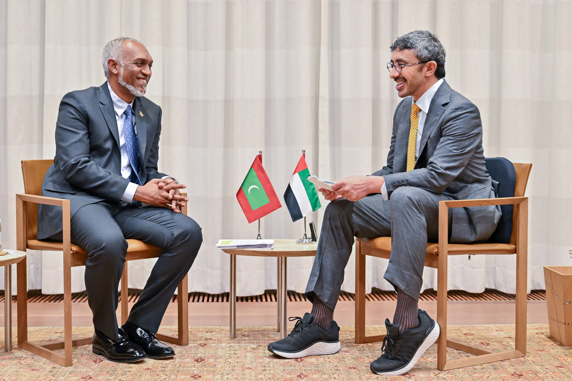 ރައީސް ޑރ.މުޢިއްޒު، ޔޫއޭއީގެ ބޮޑުވަޒީރުގެ ނައިބު އަދި ޚާރިޖީ ވަޒީރާއި ބައްދަލުކުރެއްވުން-- ފޮޓޯ: ރައީސް އޮފީސް