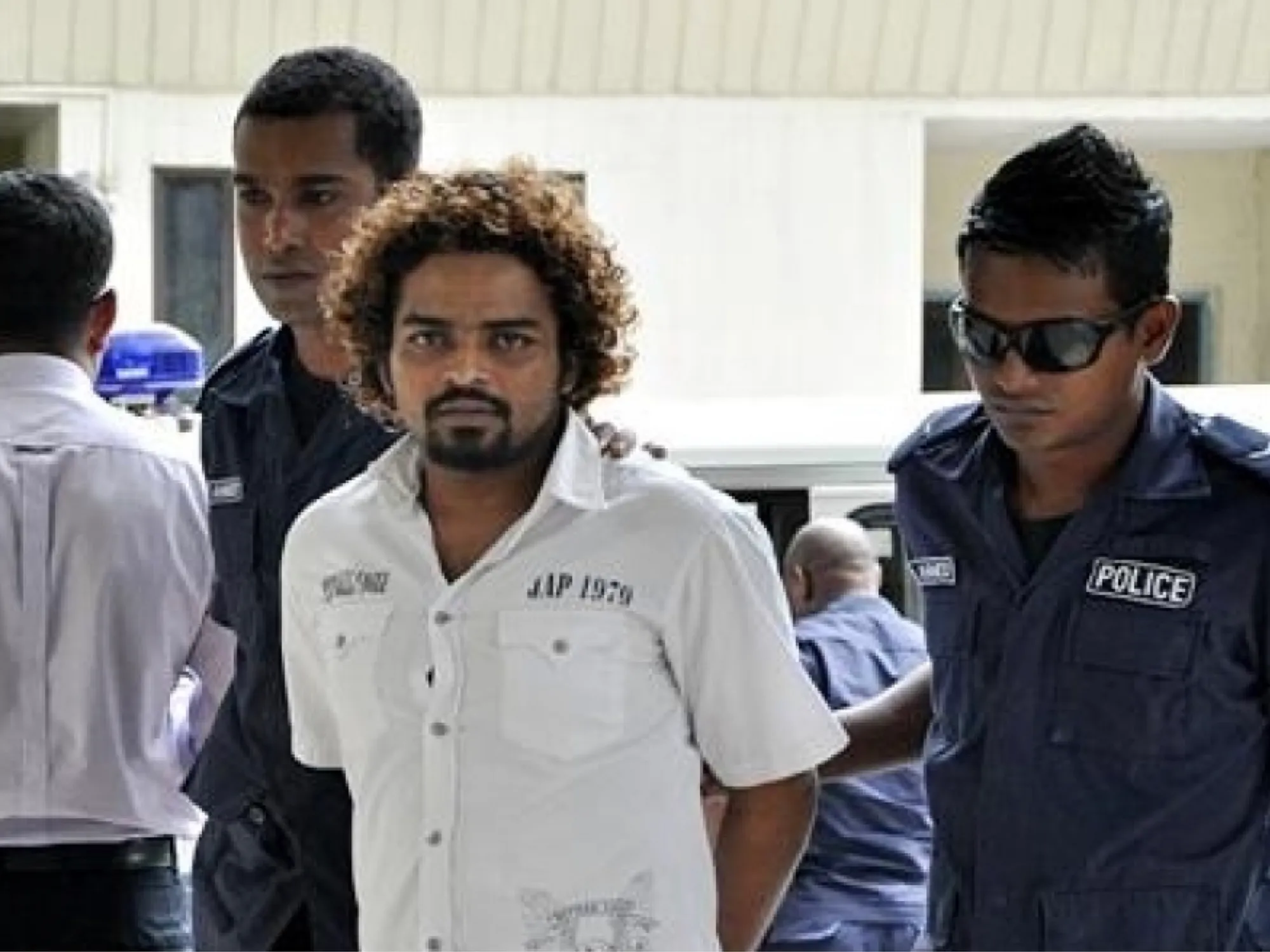 ސަމާހް ކޯޓަށް ގެންދަނީ — ފައިލް ފޮޓޯ: ސަން