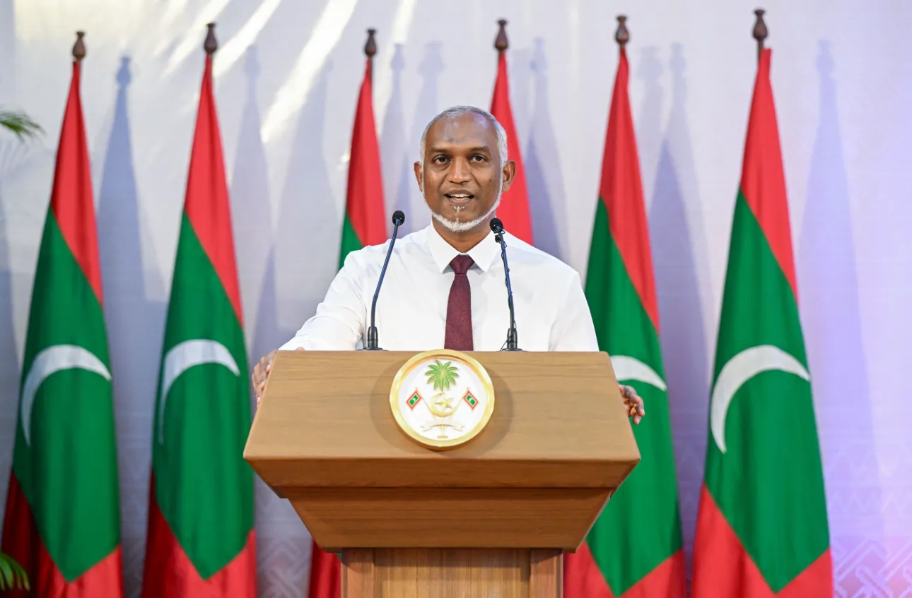 ރައީސް މުޢިއްޒު: ފޮޓޯ/ ރައީސް އޮފީސް