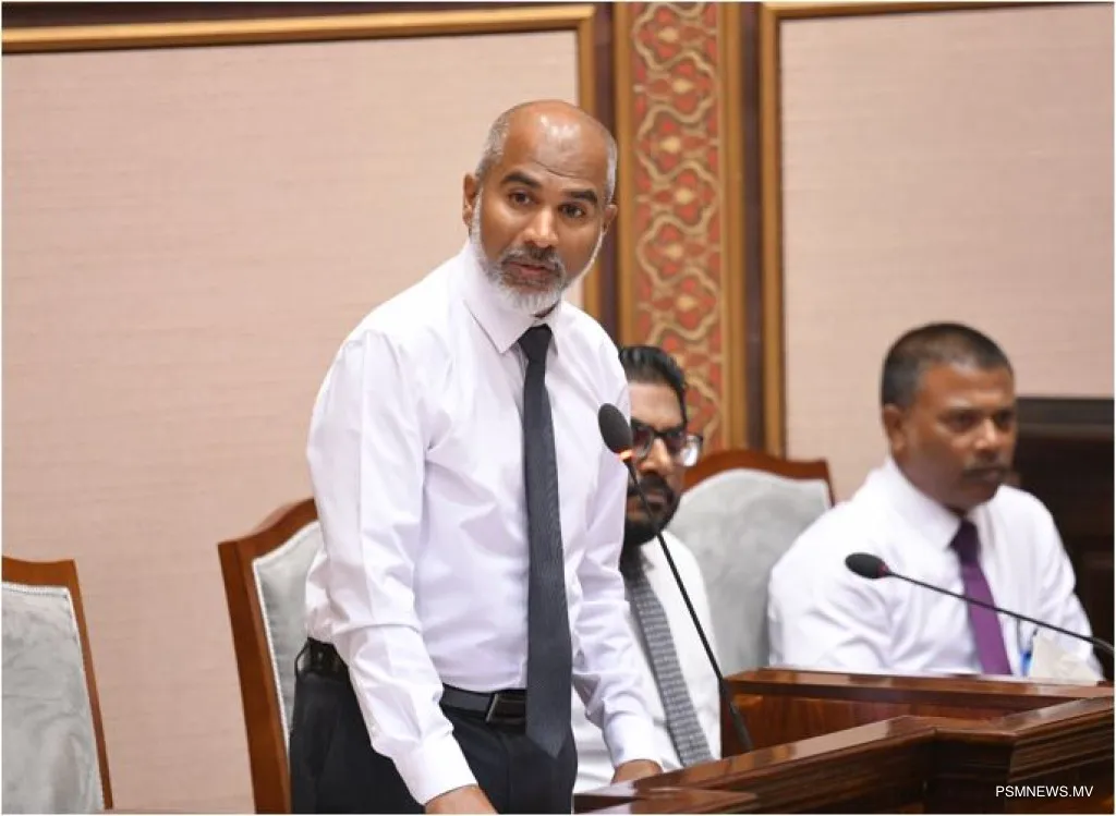 ތަޢުލީމާ ބެހޭ ވަޒީރު ޑރ. އިސްމާޢީލް ޝަފީޢު-- ފޮޓޯ: މަޖިލިސް